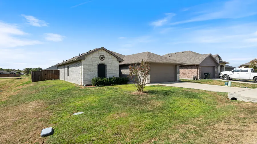 121 Willowbend Loop, Mabank, TX 75147 - #3