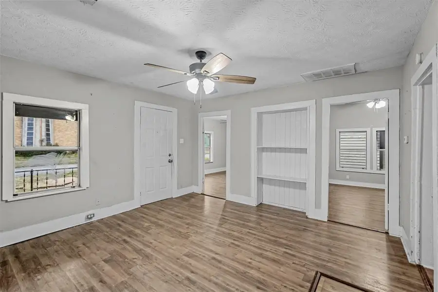 906 E Houston Street, Sherman, TX 75092 - #2