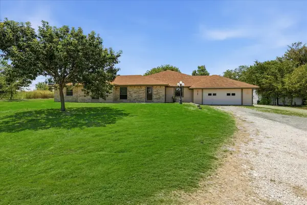 8766 Webb Road, Ponder, TX 76259