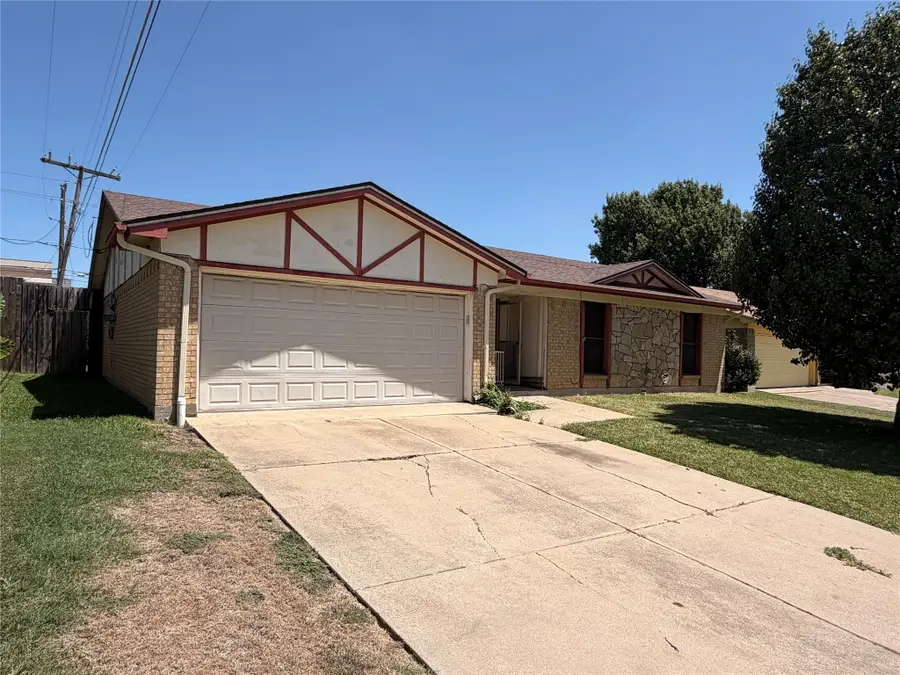 925 Highcrest Drive, Arlington, TX 76017 - #2