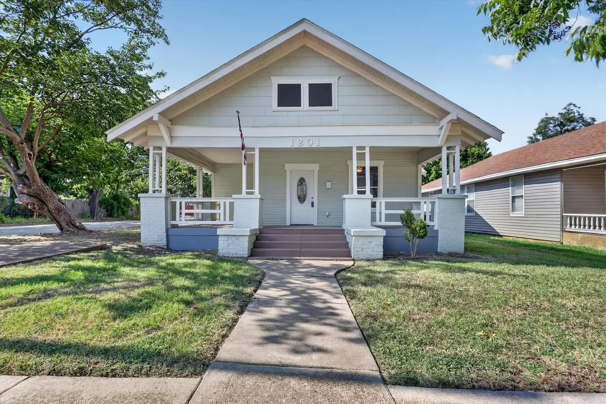 1201 W Arlington Avenue, Fort Worth, TX 76110 - #1