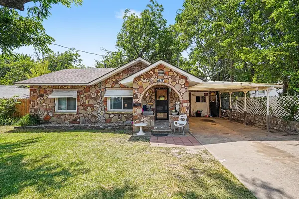 1617 Yale Street, River Oaks, TX 76114