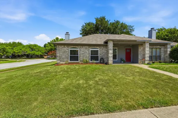 114 Glade Shadow Drive, Euless, TX 76039