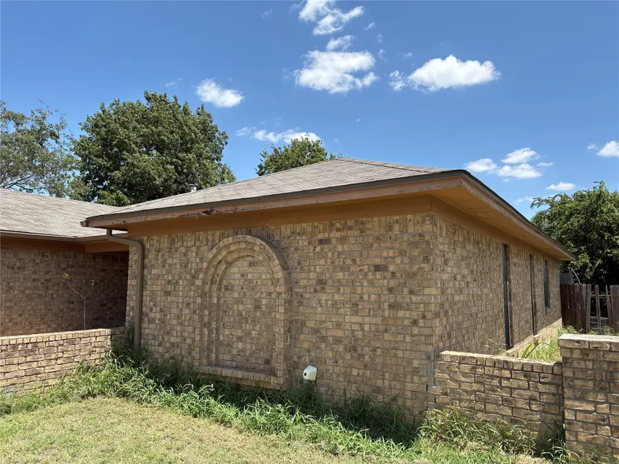 909 Cottonwood Trail, Benbrook, TX 76126 - #3