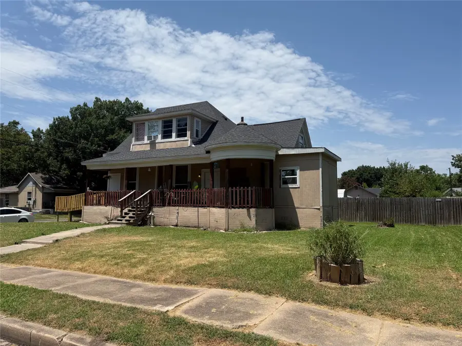 610 W 6th Street, Bonham, TX 75418 - #2