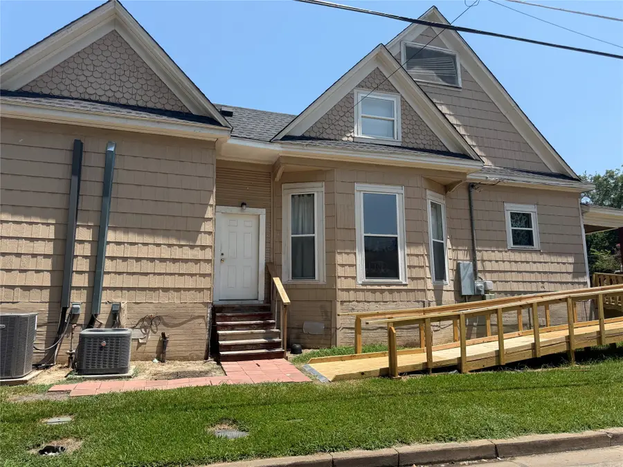 610 W 6th Street, Bonham, TX 75418 - #3