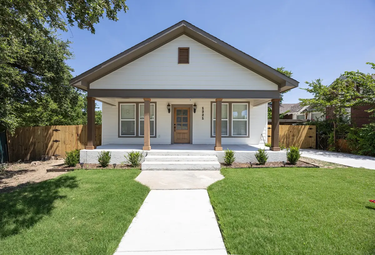 1321 E Magnolia Avenue, Fort Worth, TX 76104 - #1