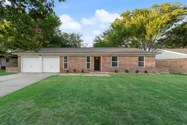 913 Childers Avenue, Benbrook, TX 76126