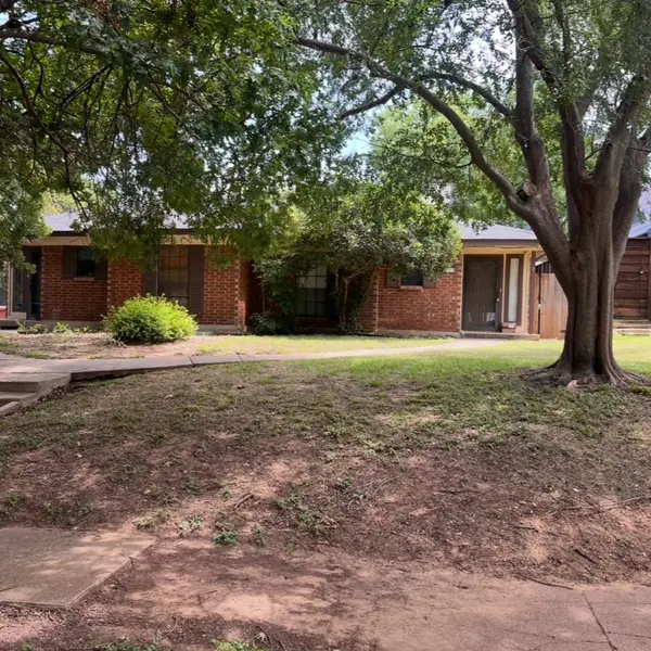 2123 Mistletoe Avenue #B, Fort Worth, TX 76110