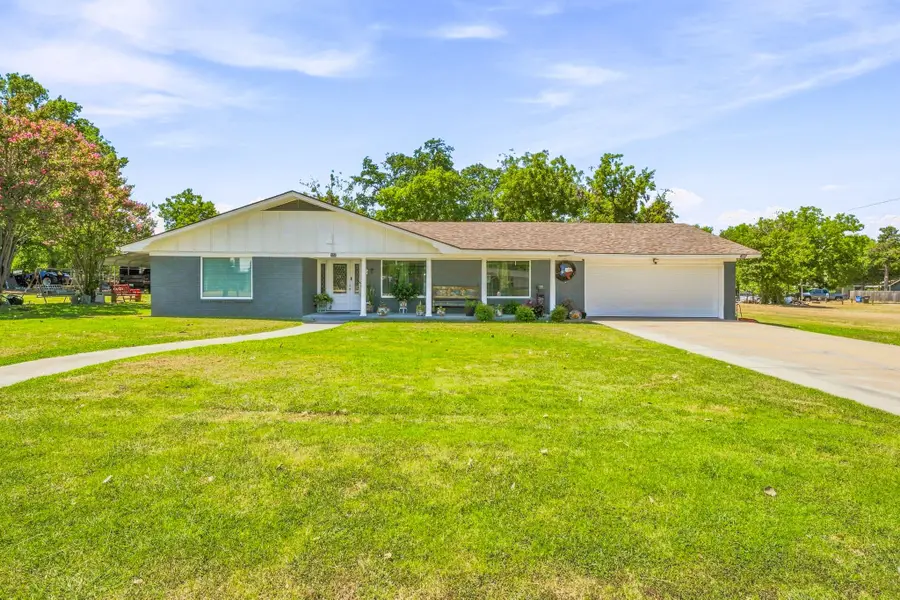 816 S Texas Street, De Leon, TX 76444 - #2