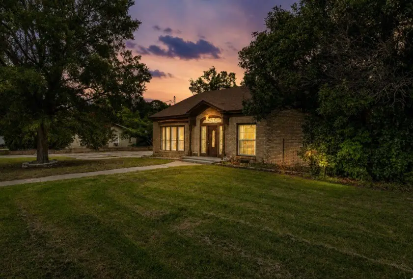 941 S Texas Street, De Leon, TX 76444 - #1