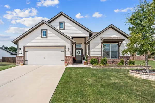 792 Feather Edge Drive, Springtown, TX 76082
