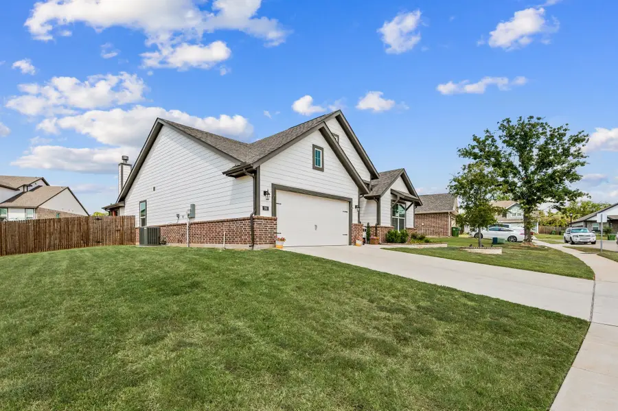 792 Feather Edge Drive, Springtown, TX 76082 - #2