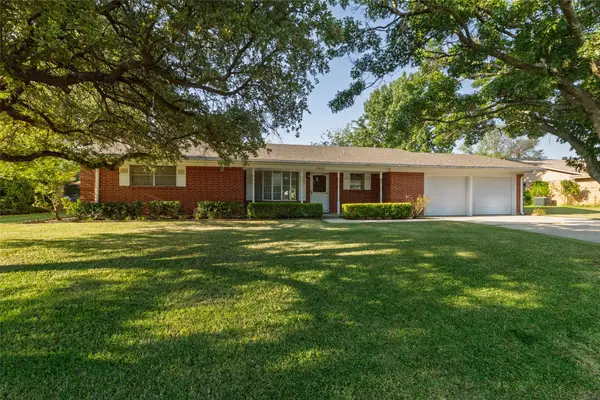 2002 Redbud Road, Gainesville, TX 76240