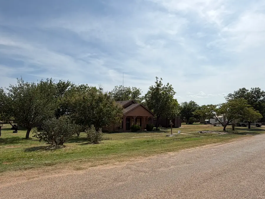 806 Childress Avenue, Turkey, TX 79261 - #3