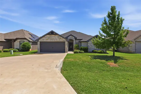 451 Silverton Drive, Granbury, TX 76049