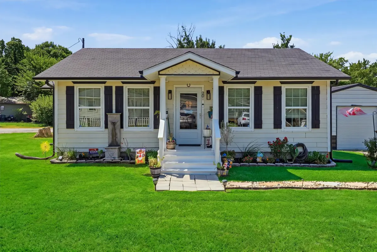 201 Spring Valley Circle, Azle, TX 76020 - #1