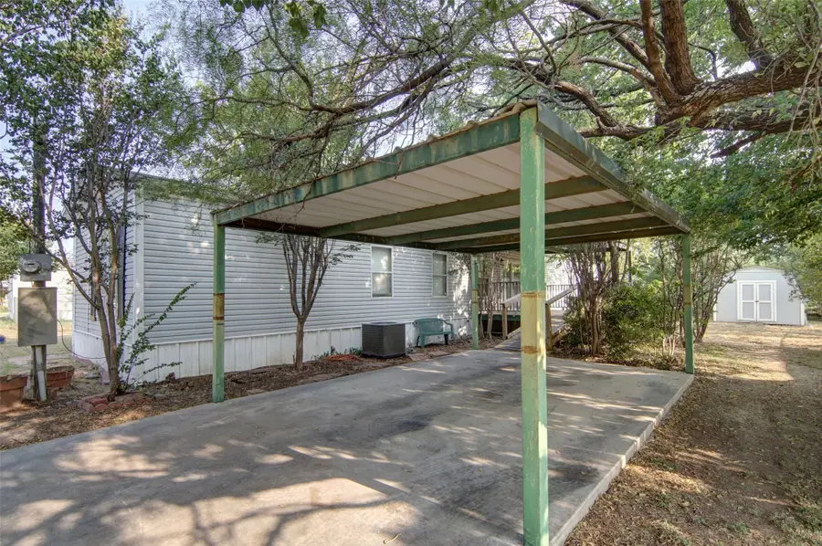 2307 NE 2nd Street, Mineral Wells, TX 76067 - #2