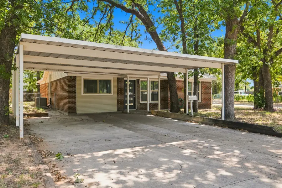 720 Thersa Drive, River Oaks, TX 76114 - #3