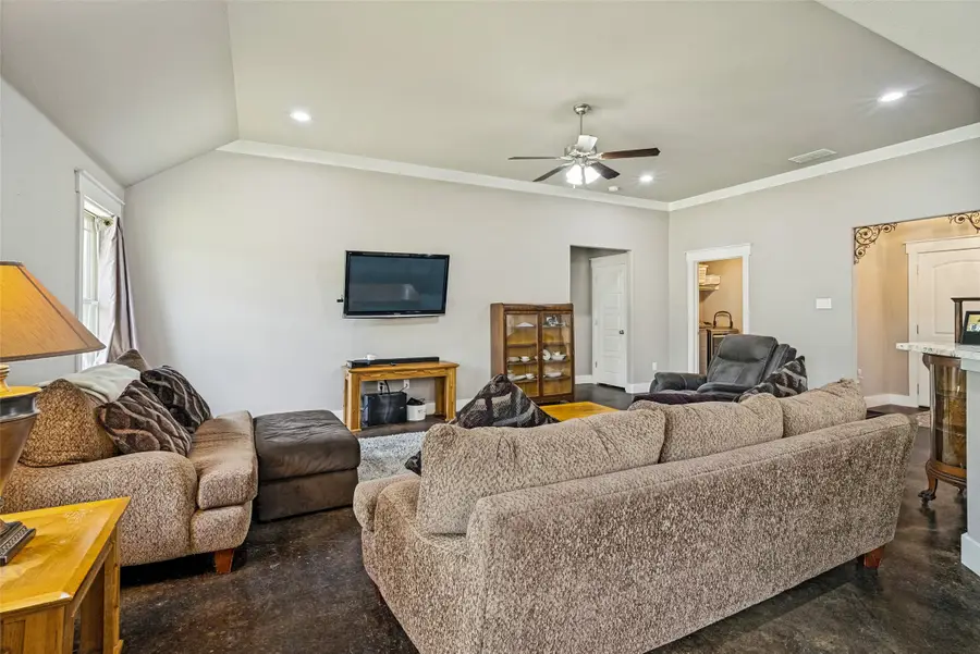 816 W Park Avenue, Weatherford, TX 76086 - #2