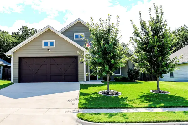 213 Clover Circle, Weatherford, TX 76086