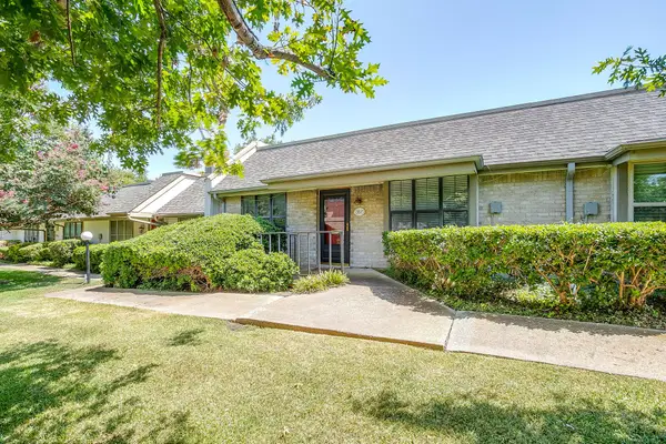 13845 Leinsper Green Street, Dallas, TX 75240