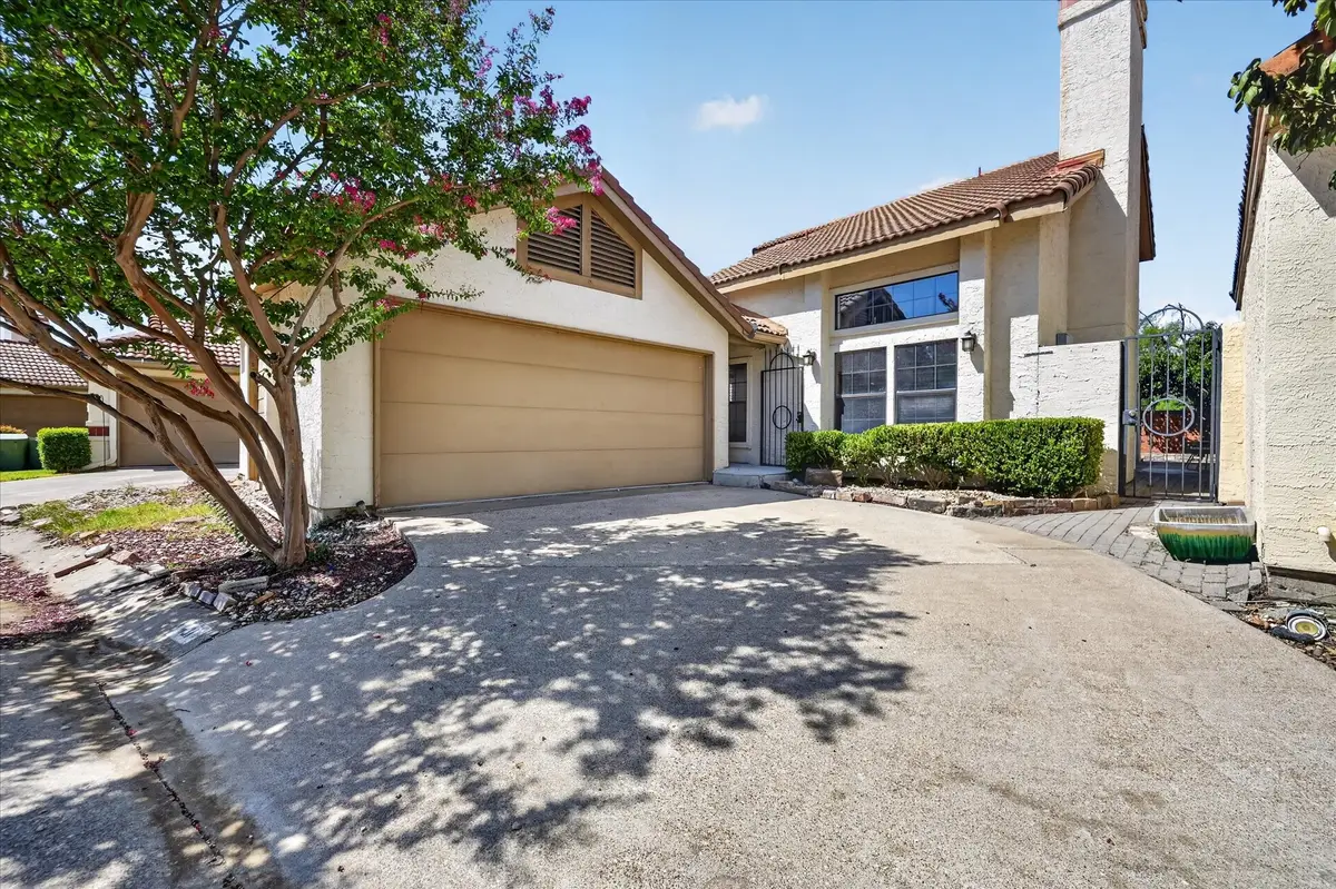 631 Mission Circle, Irving, TX 75063 - #1