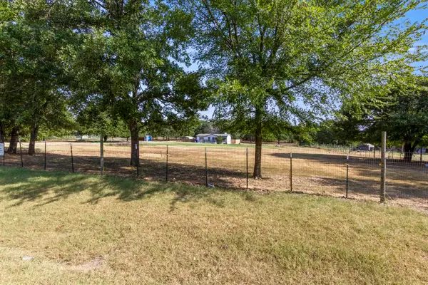 313 Hogan Lane, Whitesboro, TX 76273