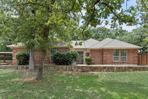 1022 Oak Tree Drive, Fort Worth, TX 76140