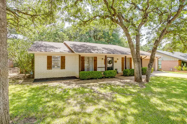 2814 Blackwood Drive, Arlington, TX 76013