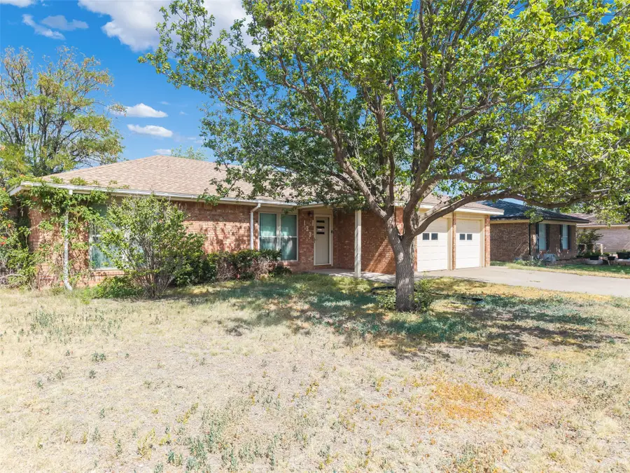 133 Ironwood Street, Hereford, TX 79045 - #2