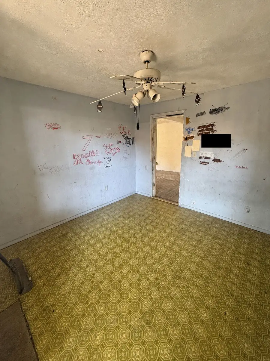 2206 Ross Avenue, Fort Worth, TX 76164 - #2