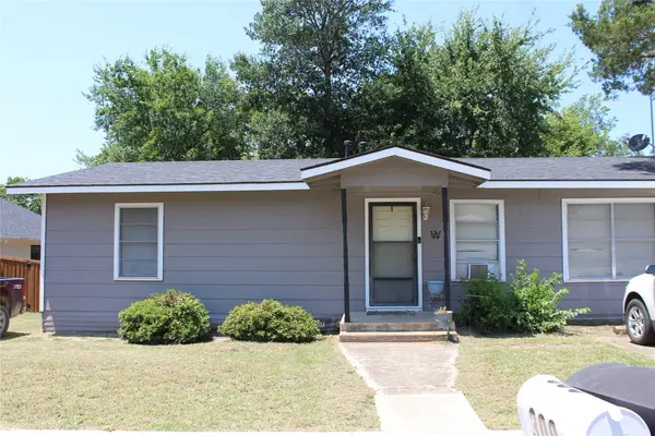 310 S Santa Fe Street, Wolfe City, TX 75496