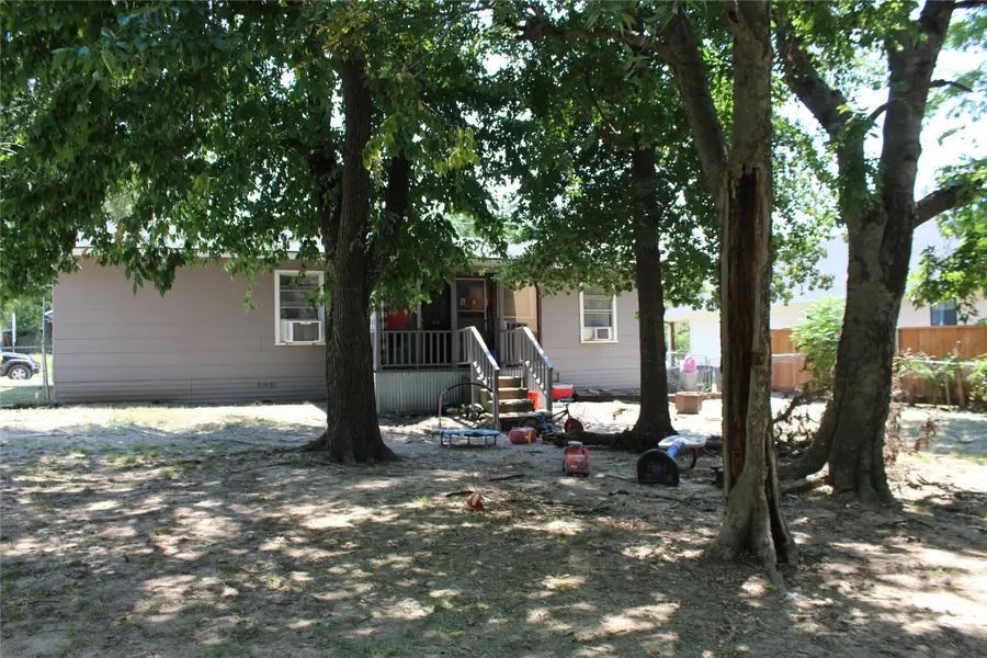 310 S Santa Fe Street, Wolfe City, TX 75496 - #2