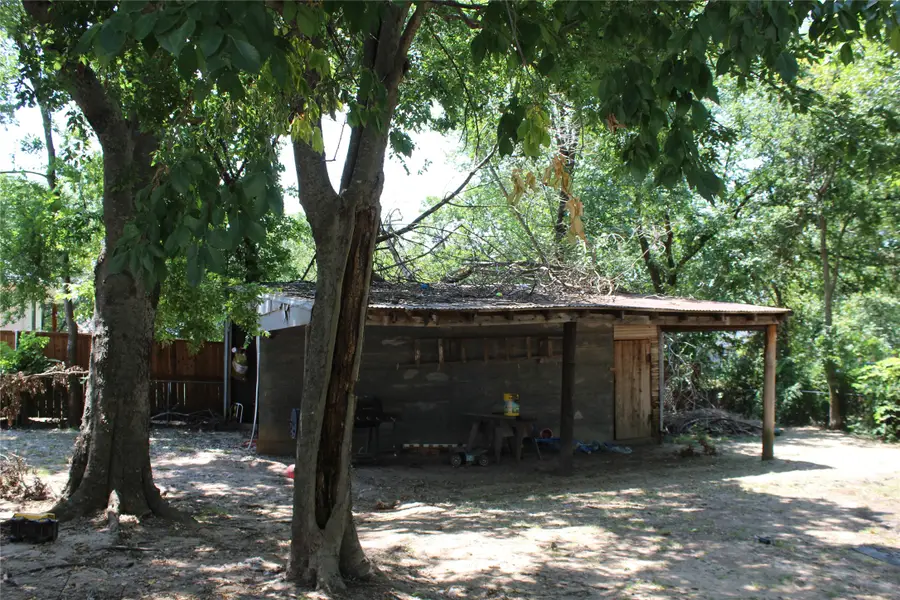 310 S Santa Fe Street, Wolfe City, TX 75496 - #3