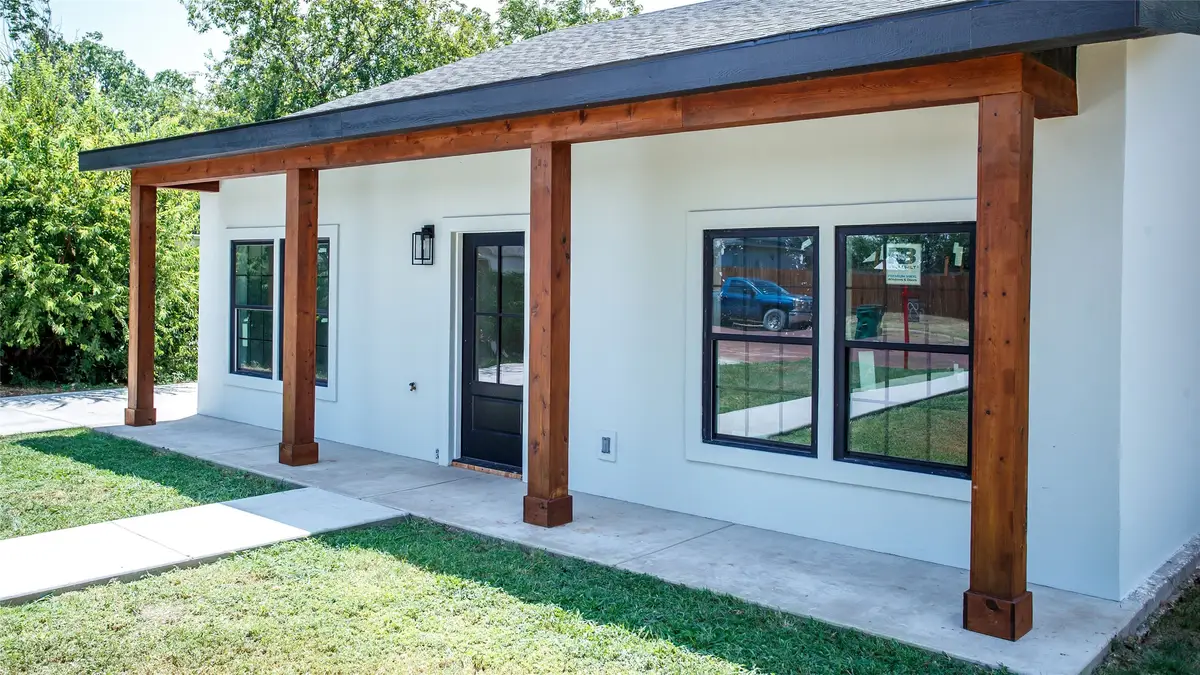 305 W Oak, Olney, TX 76374 - #1