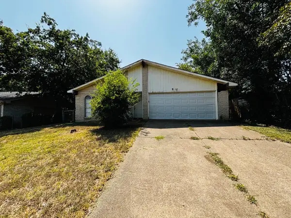 737 S Holiday Drive, Grand Prairie, TX 75052