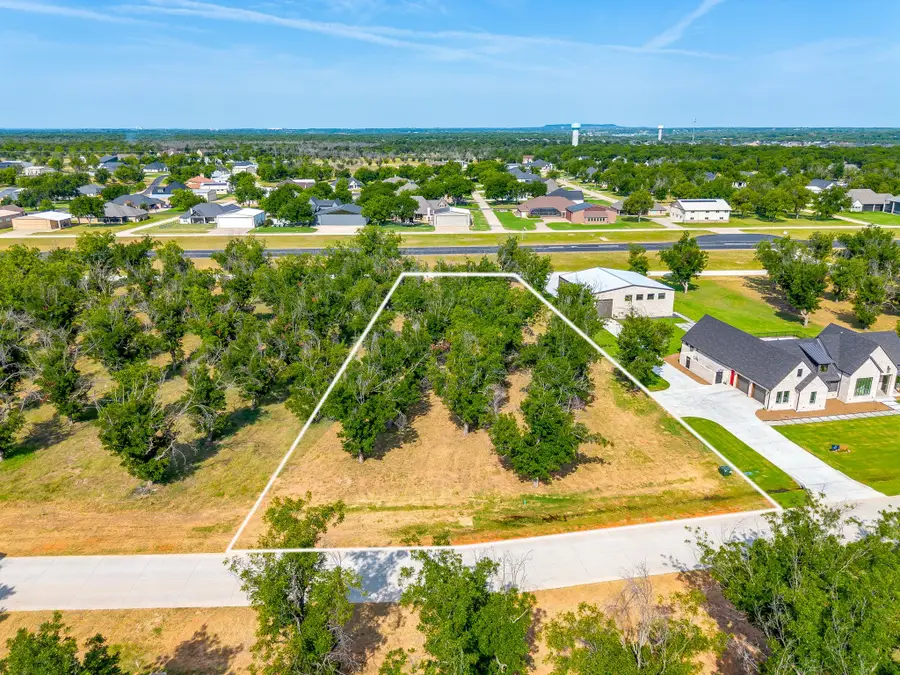 943 E Landings, Granbury, TX 76049 - #3