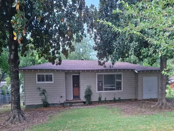 1100 Poe Street, Azle, TX 76020