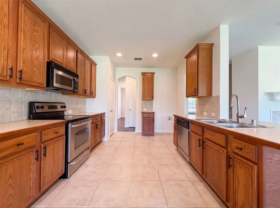 1420 Fleetwood Cove Drive, Grand Prairie, TX 75052 - #2