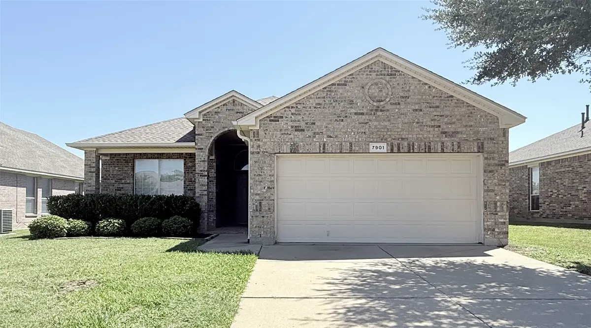 7901 Roswell Court, Arlington, TX 76002 - #1