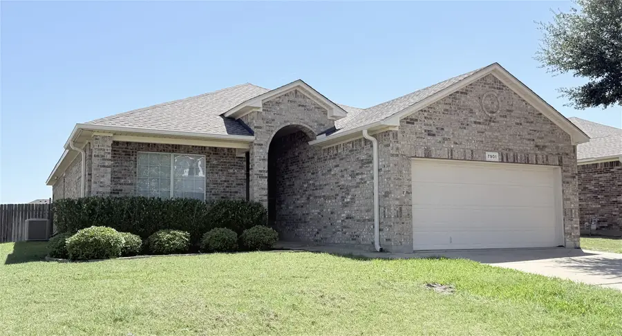 7901 Roswell Court, Arlington, TX 76002 - #2