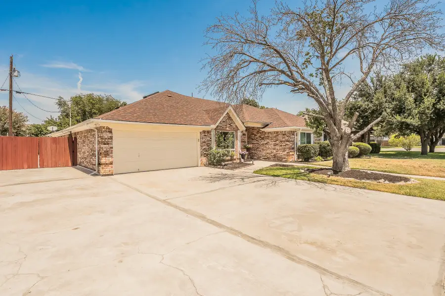 8429 Stephanie Drive, North Richland Hills, TX 76182 - #2