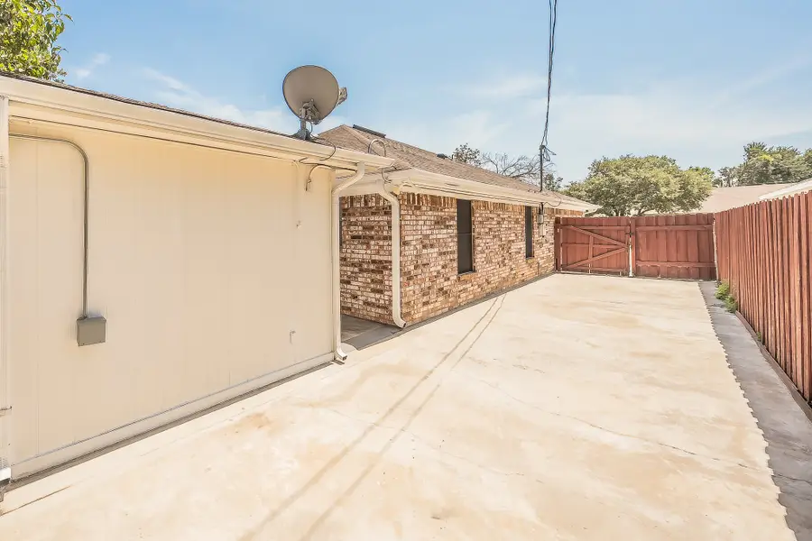 8429 Stephanie Drive, North Richland Hills, TX 76182 - #3