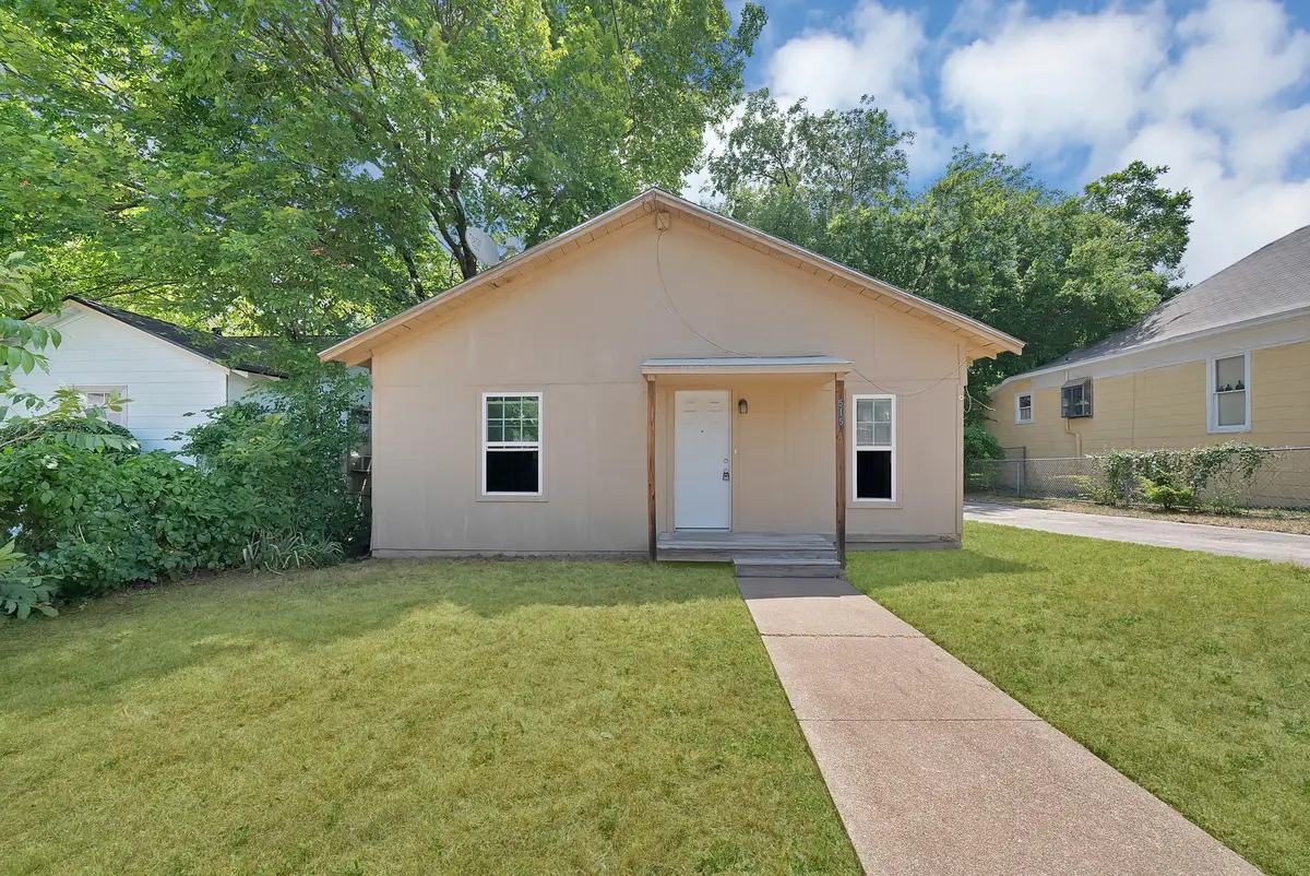 515 Woodrow Avenue, Fort Worth, TX 76105 - #1