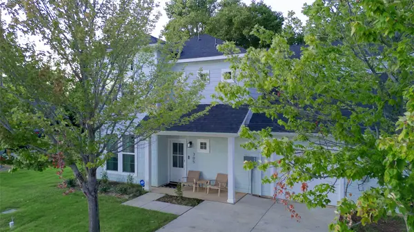 305 Jefferson Street, Arlington, TX 76012