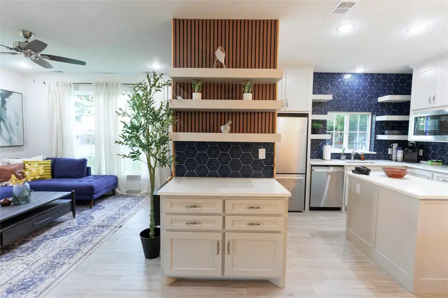 305 Jefferson Street, Arlington, TX 76012 - #3