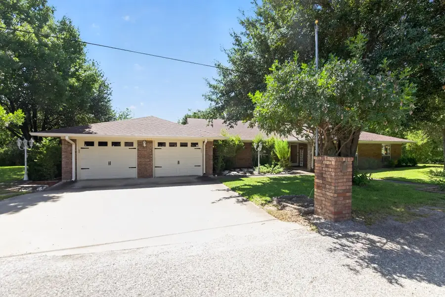 623 S Harbor Court, Granbury, TX 76048 - #2
