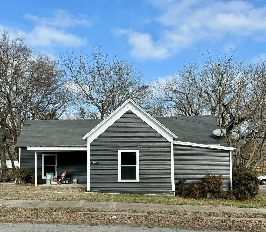 400 S 4th Street, Bonham, TX 75418 - #2