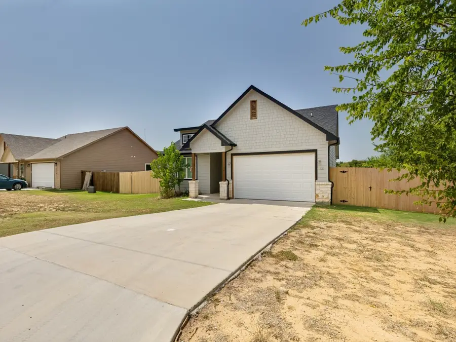 310 Oakwood Avenue, Jacksboro, TX 76458 - #2